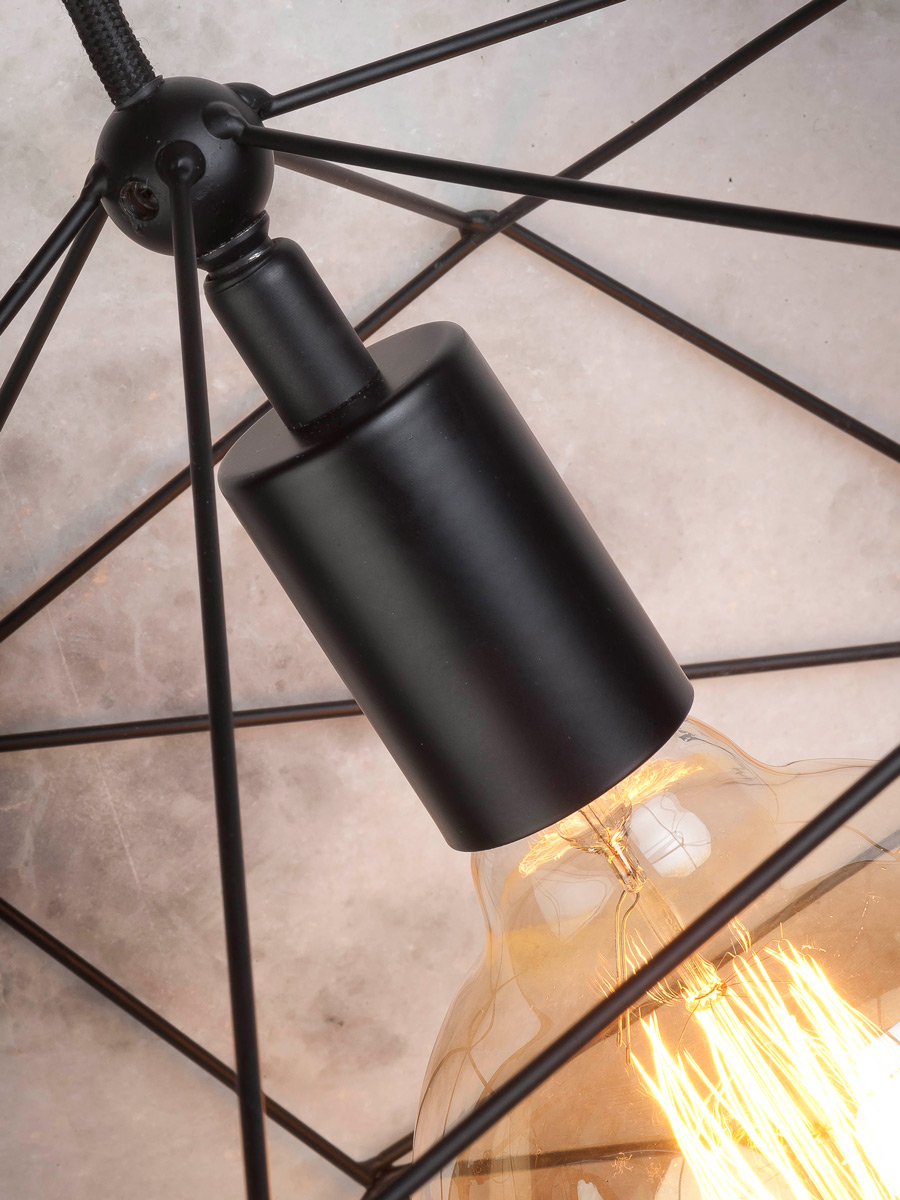 Geometrische Design-Hängeleuchte, schwarz: Mit „Globe“-Leuchtmittel