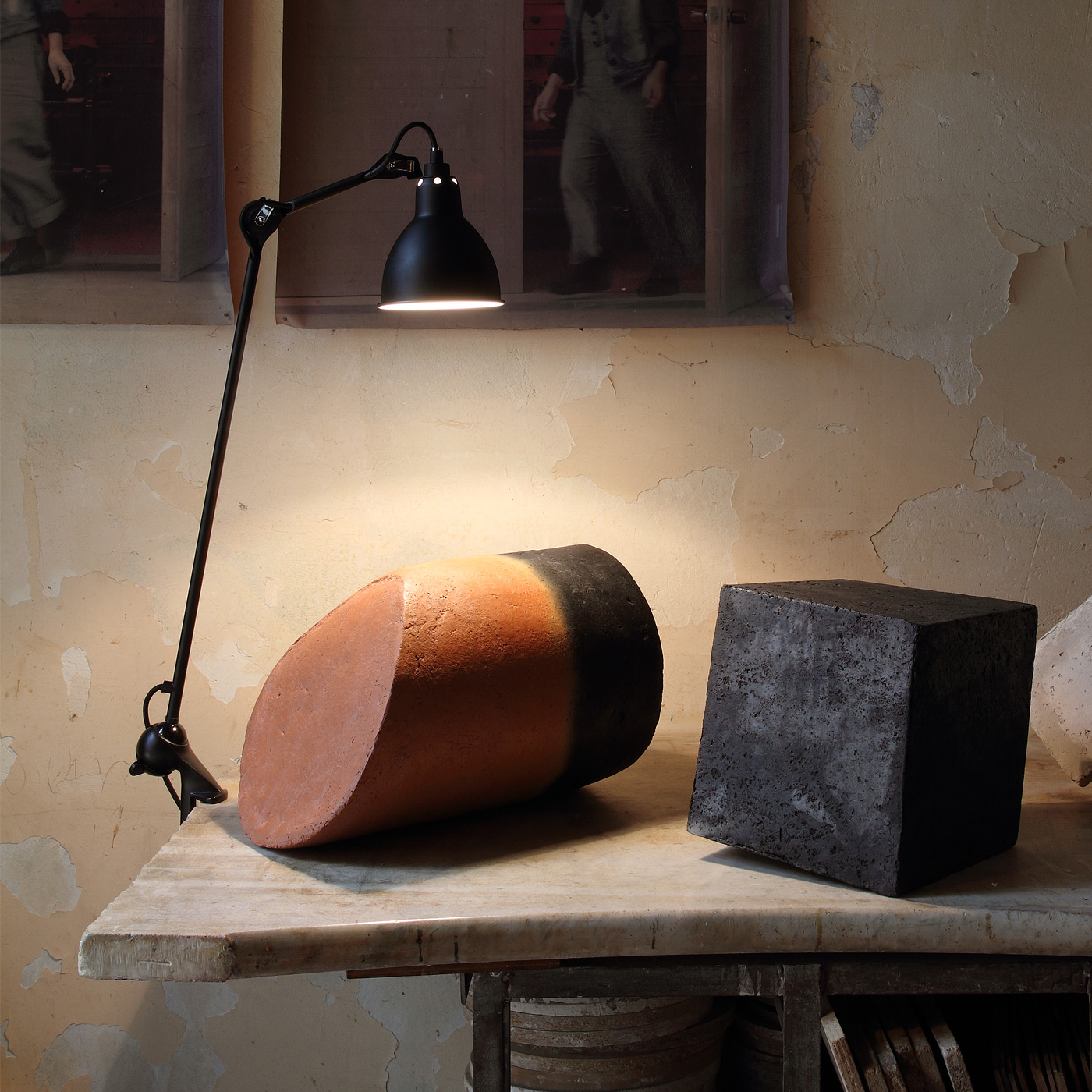 Bild 2: Ideale Klemmleuchte für die Arbeitsplatte im Atelier Architektenlampe N° 201 Klemmleuchte mit rundem Schirm: Ideale Klemmleuchte für die Arbeitsplatte im Atelier