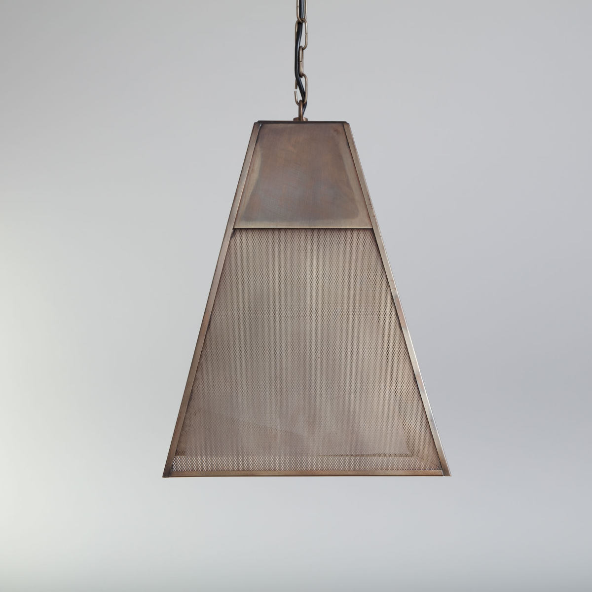 Bild 10: Großes Modell, Ausführung Messing geätzt PASCAL Pendelleuchte mit perforiertem Messing-Schirm: Großes Modell, Ausführung Messing geätzt