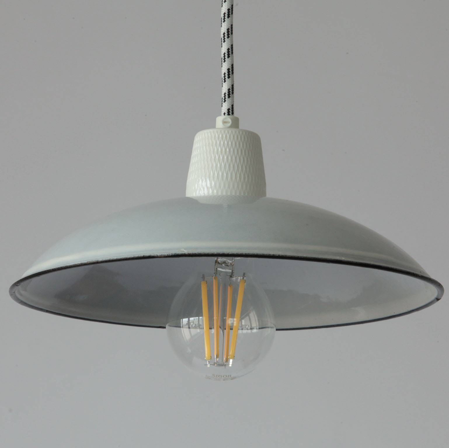 Unique Pieces with Antique Enamel Shades: Pendant Lamp 240 mm, Fig. 3 Unique Pieces with Antique Enamel Shades: Pendant Lamp 240 mm, Fig. 3