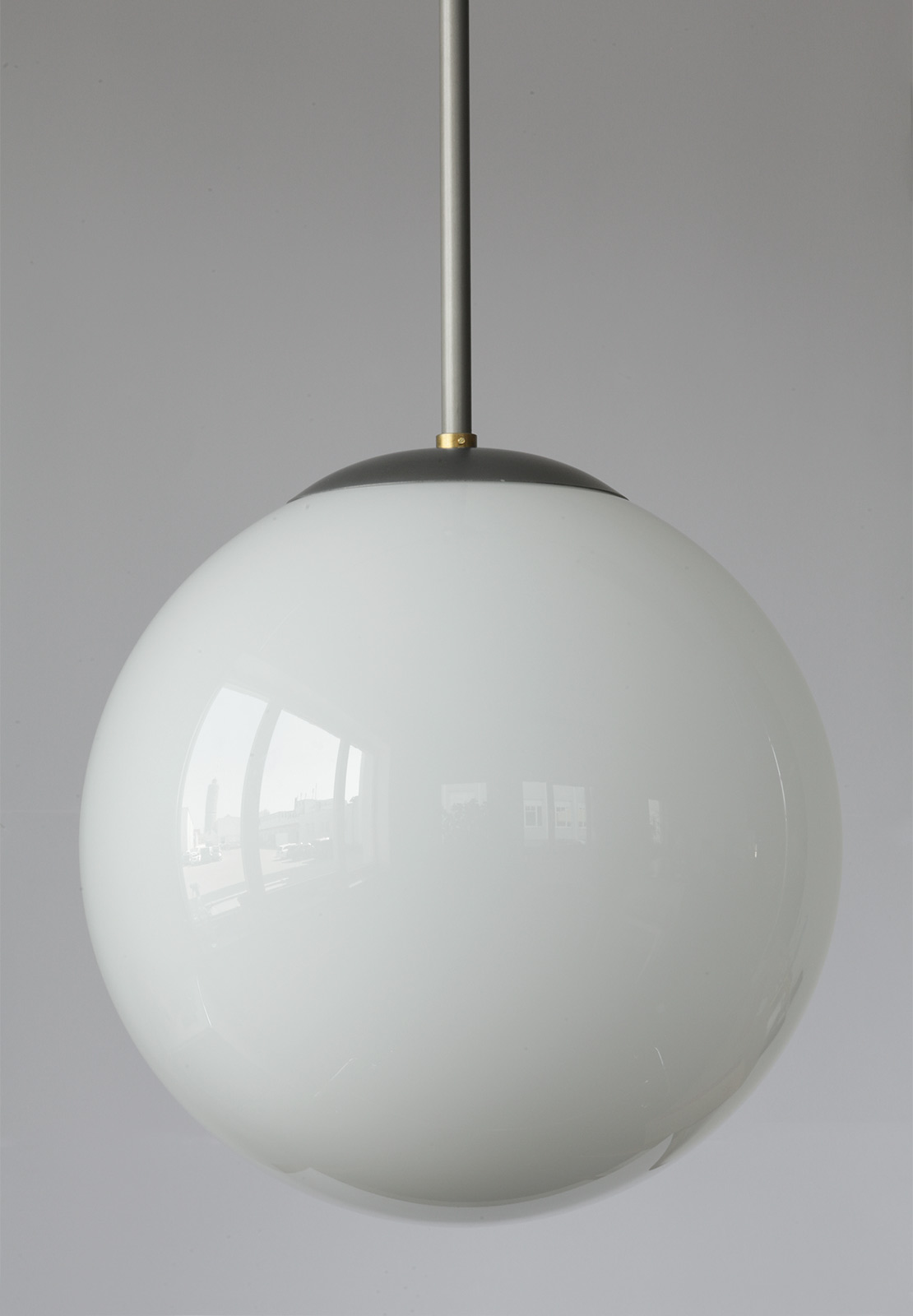 Minimalistische Kugel-Lampe MÜNCHEN: Kugelleuchte mit 40 cm Durchmesser, Stahlblech Klarlack matt