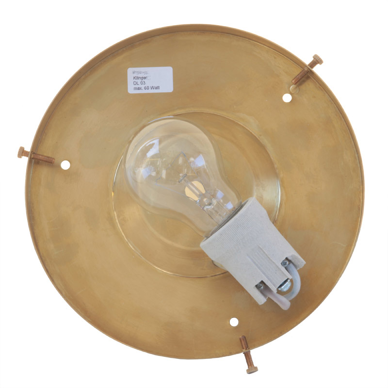 Klassische, flach gewölbte Glas-Deckenlampe Ø 26 cm: Innenleben mit Keramikfassung, Ausführung „goldgelb handpatiniert“