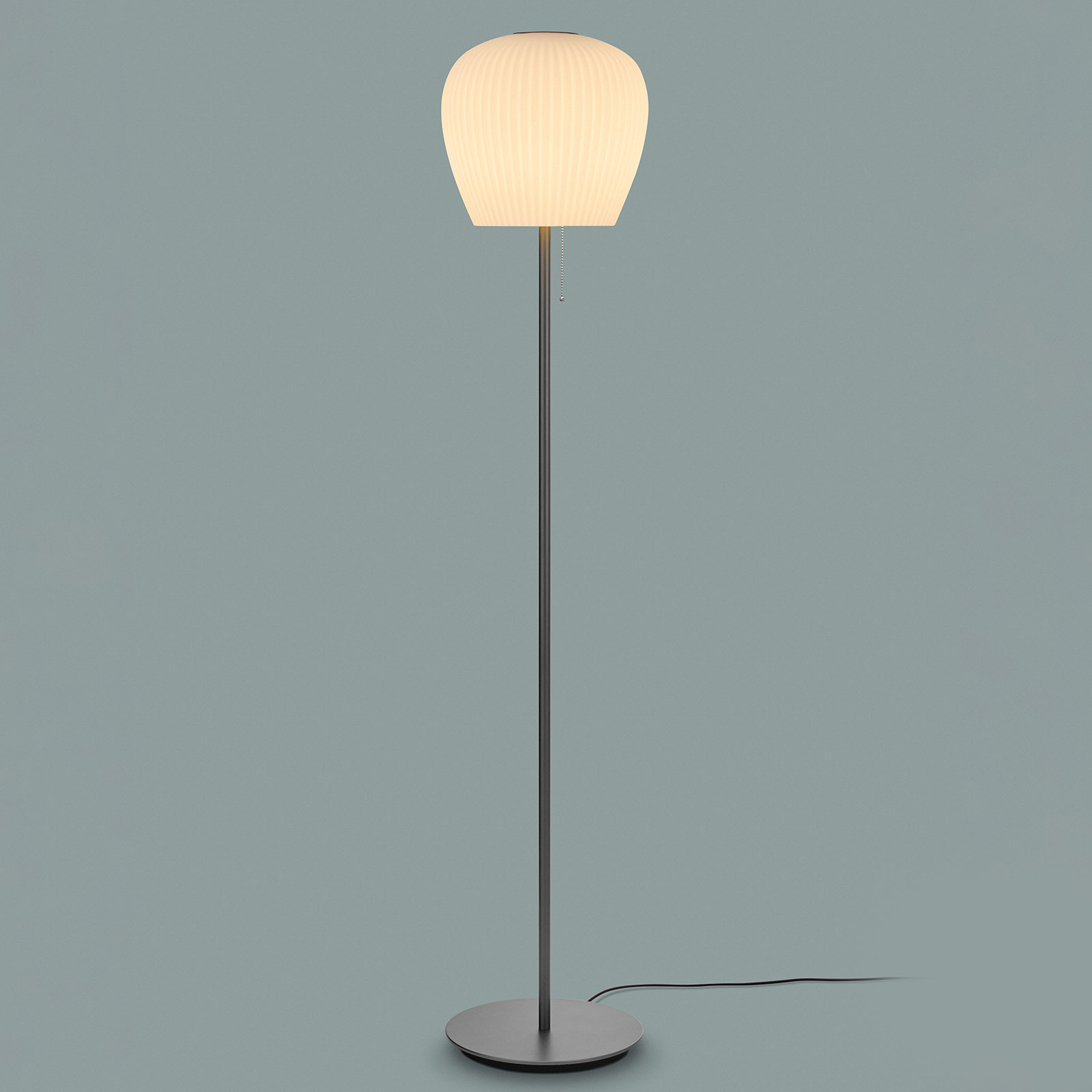 Art Déco Stehleuchte LIV S mit plissiertem Glasschirm, Bild 5