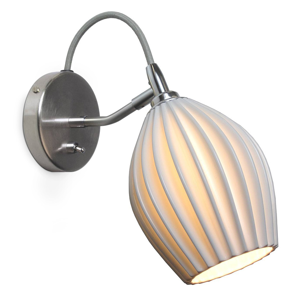 Elegante Wandleuchte mit raffiniertem Porzellanschirm FIN Elegante Wandleuchte mit raffiniertem Porzellanschirm FIN