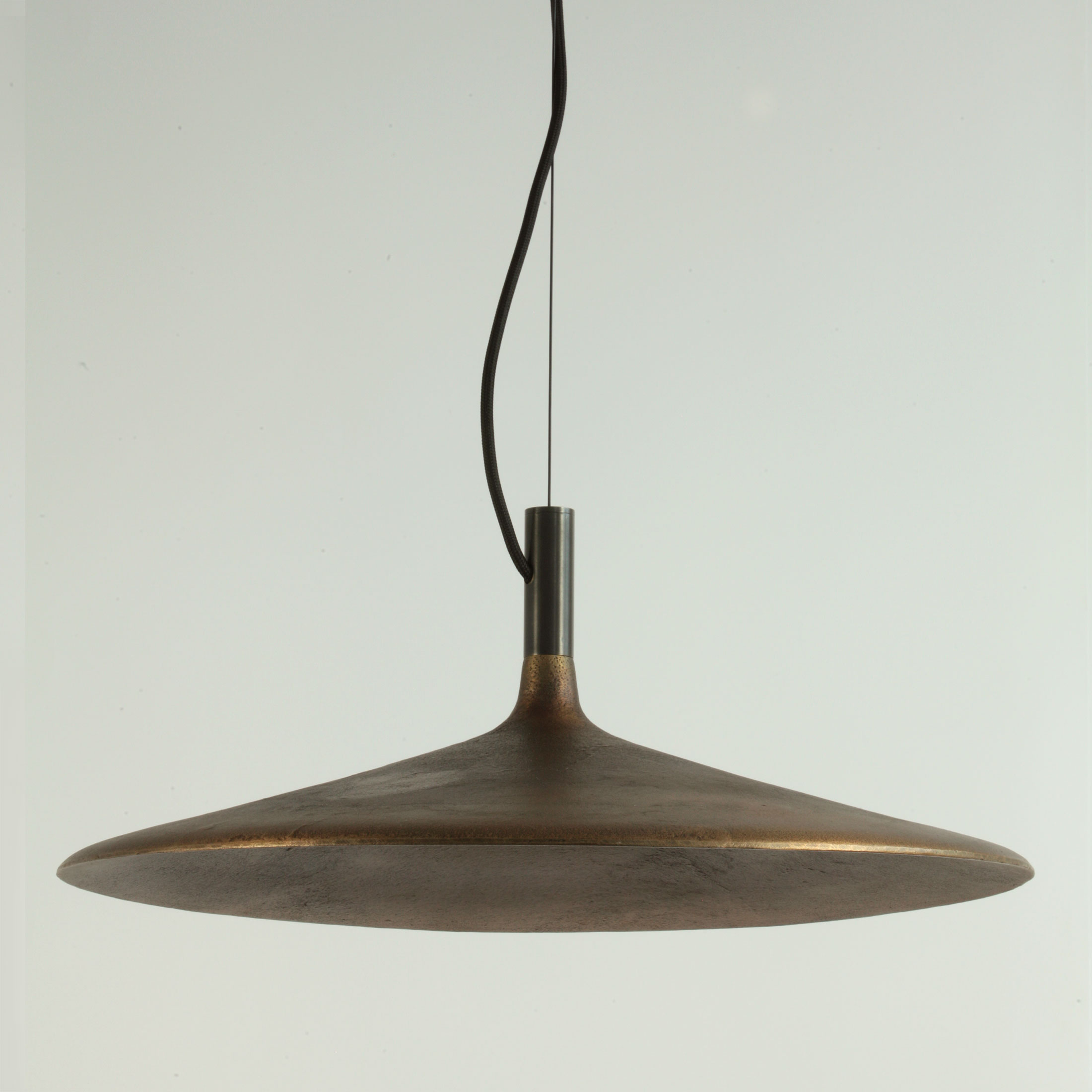 Große LED-Pendelleuchte FLOEN XL mit rauer Bronze-Patina, Bild 2