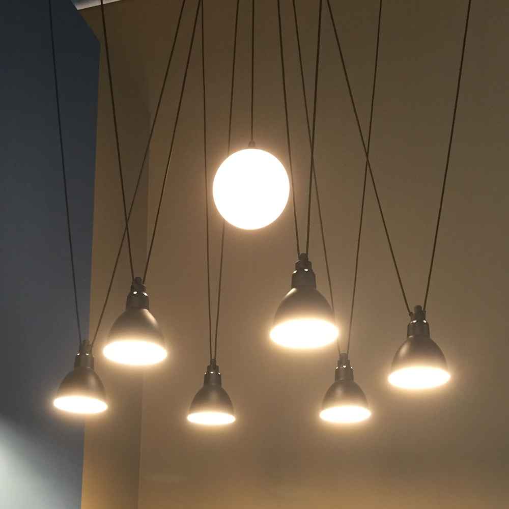 Hängeleuchten-Gruppe mit 7 variablen Schirmen Les Acrobates N° 327, Bild 9 Hängeleuchten-Gruppe mit 7 variablen Schirmen Les Acrobates N° 327, Bild 9