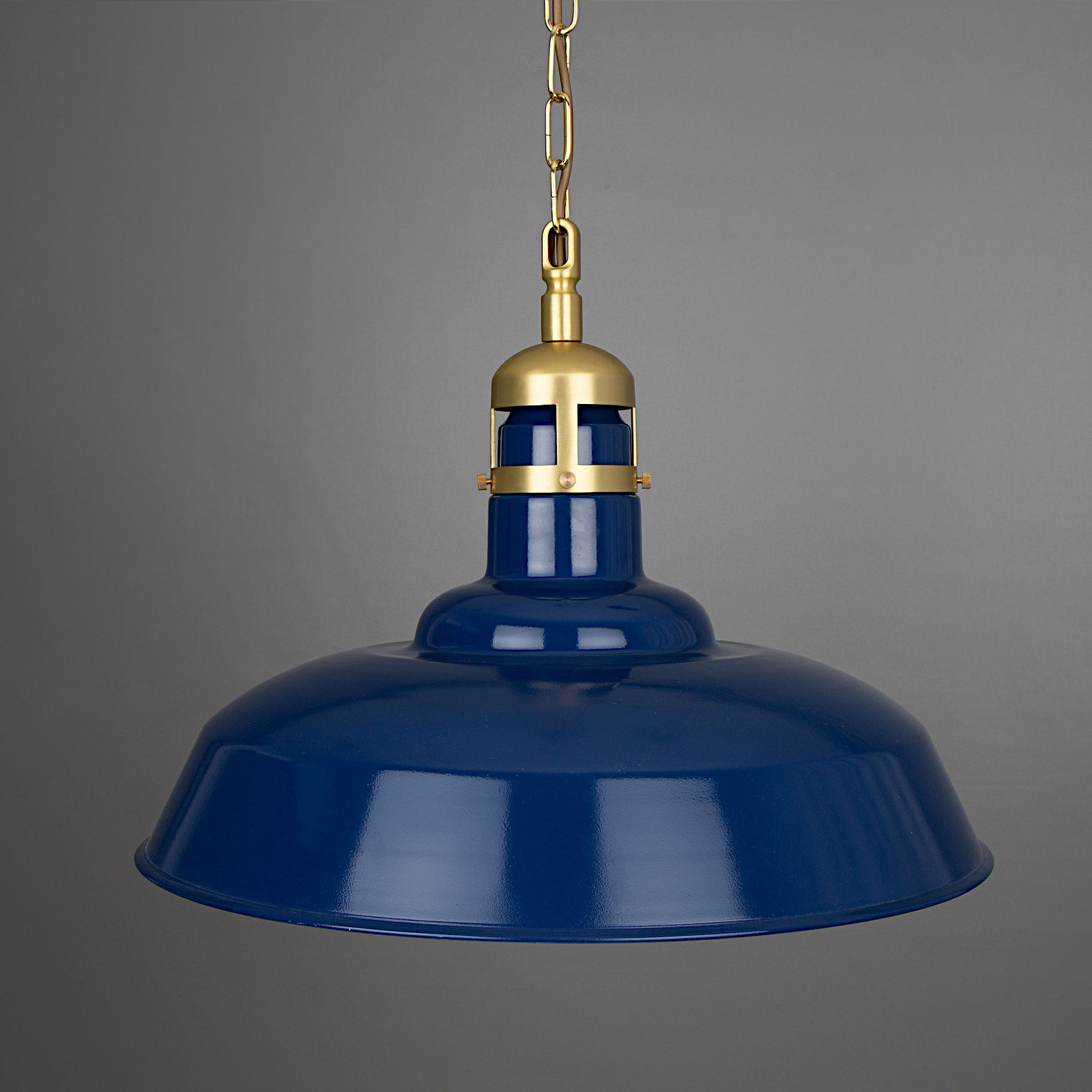Große Industriestil-Pendelleuchte, blau mit Messing-Details, Ø 50 cm: Messing satiniert
