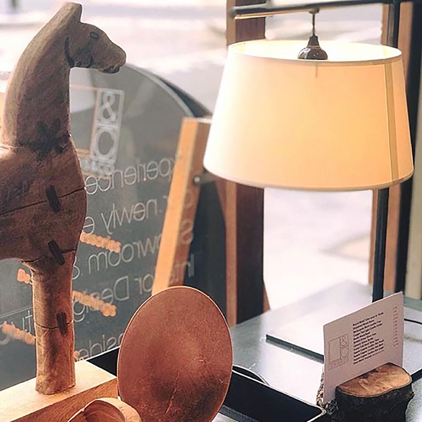 Tischleuchte mit rundem, hängenden Stoffschirm am Ausleger L141, Bild 6