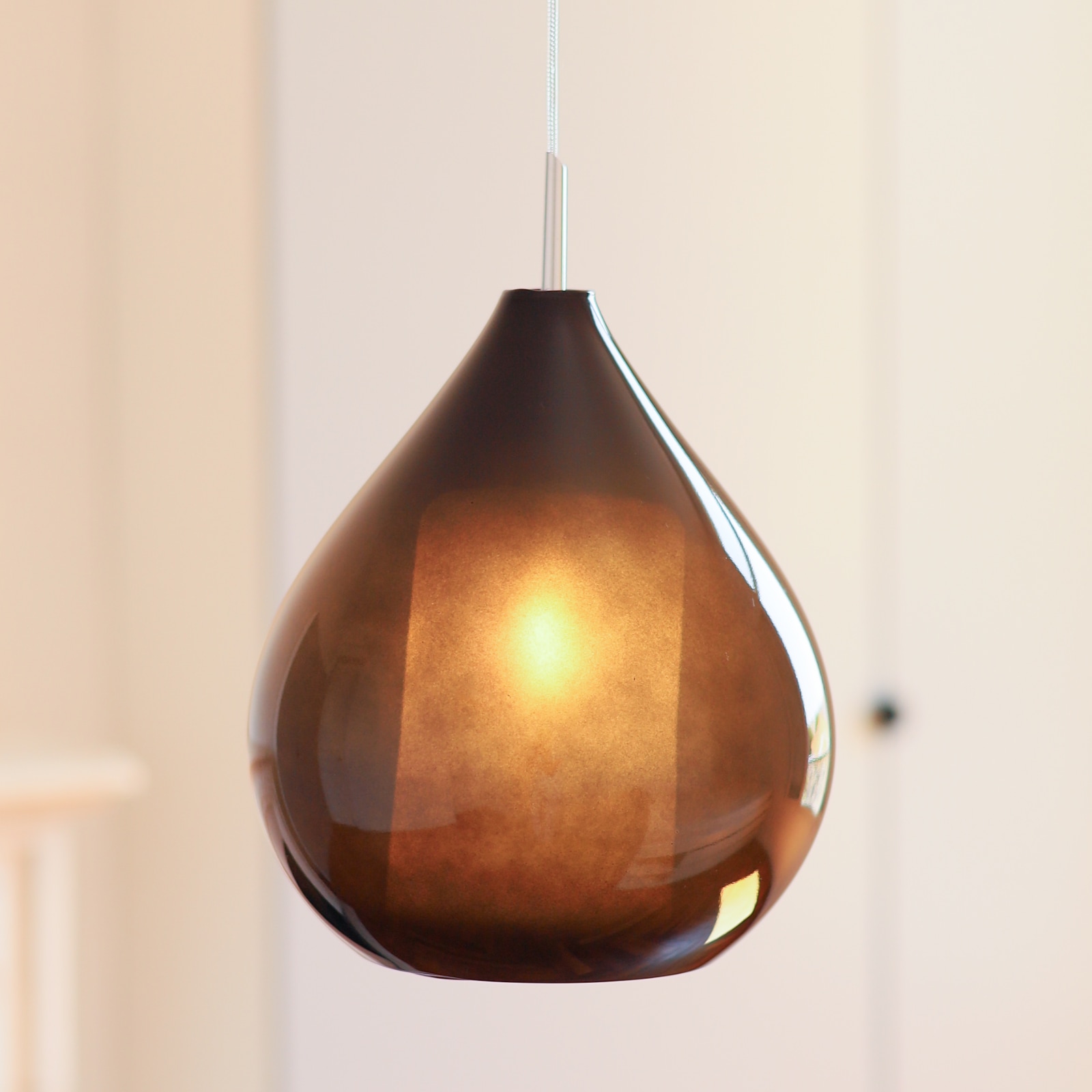 Hängeleuchte CIRCÉ aus dunklem, tropfenförmigem Glas Hängeleuchte CIRCÉ aus dunklem, tropfenförmigem Glas