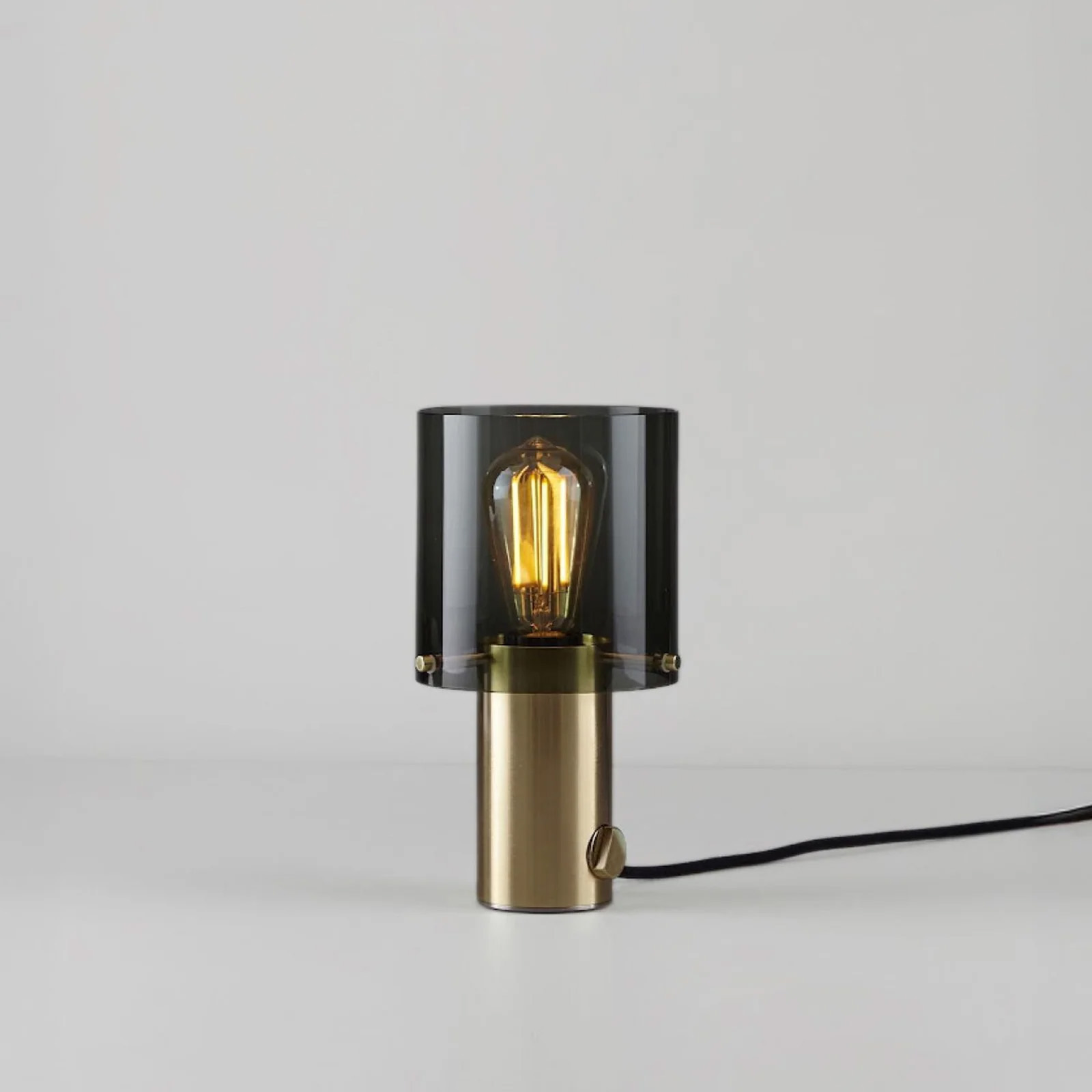 Runde Tischleuchte WALTER mit Messing- oder Kupfersockel und Dimmer, Bild 6