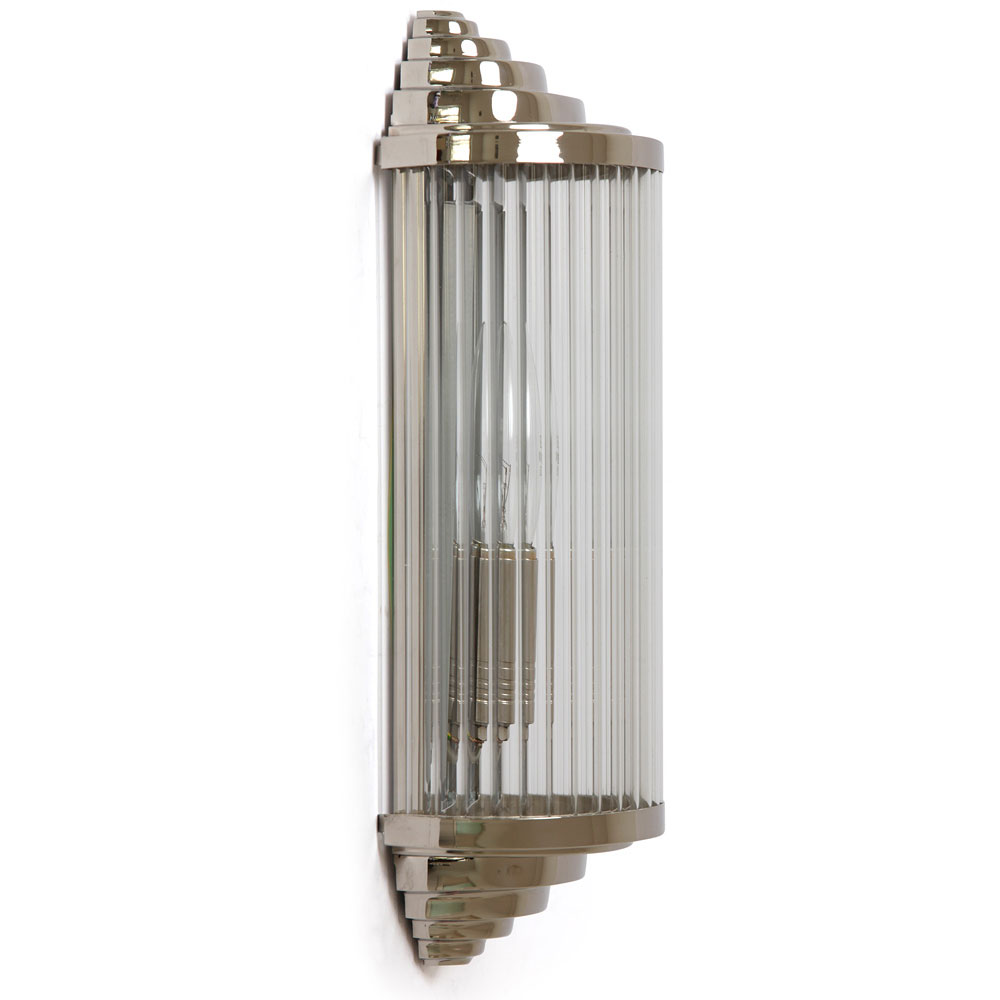 Kleine Art Déco-Kristallglas-Wandleuchte PETIO I/1: Die Art Déco-Kristallglas-Wandleuchte, hier in vernickeltem Messing ausgeführt