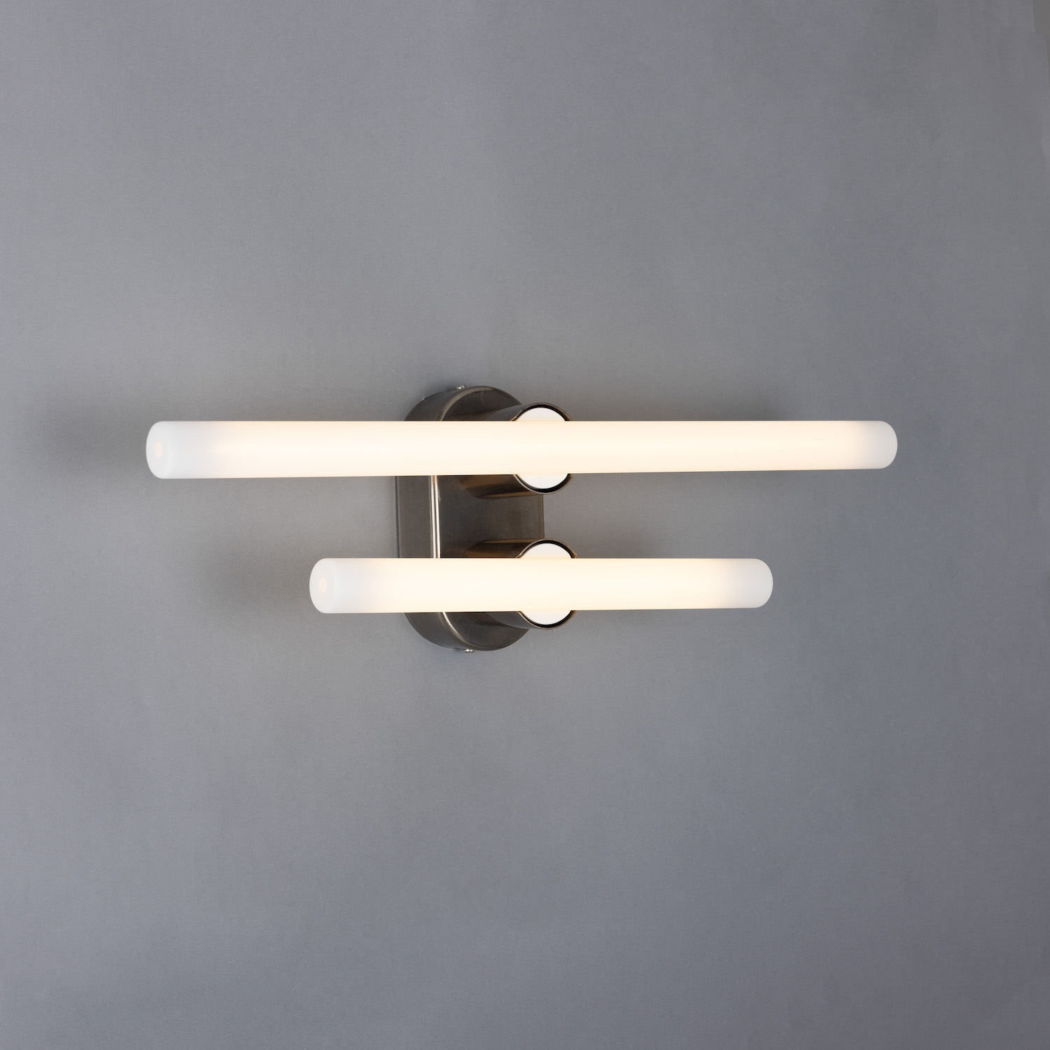 Zweiflammige Wand- oder Spiegelleuchte aus Messing: Messing alt-silbern patiniert, Modell 3