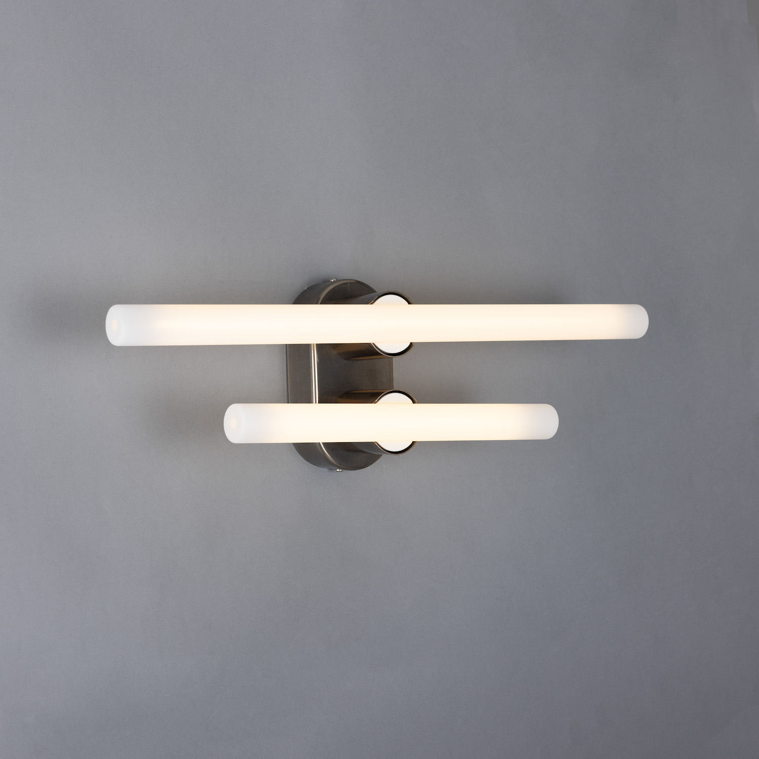 Double Brass Wall or Mirror Light: Messing alt-silbern patiniert, Modell 3