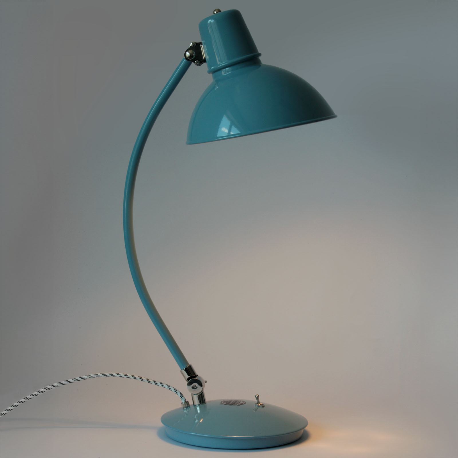 Fig. 14: Hier in Pastellblau (RAL 5024) Large Bauhaus Table Lamp FRANKFURT: Hier in Pastellblau (RAL 5024)
