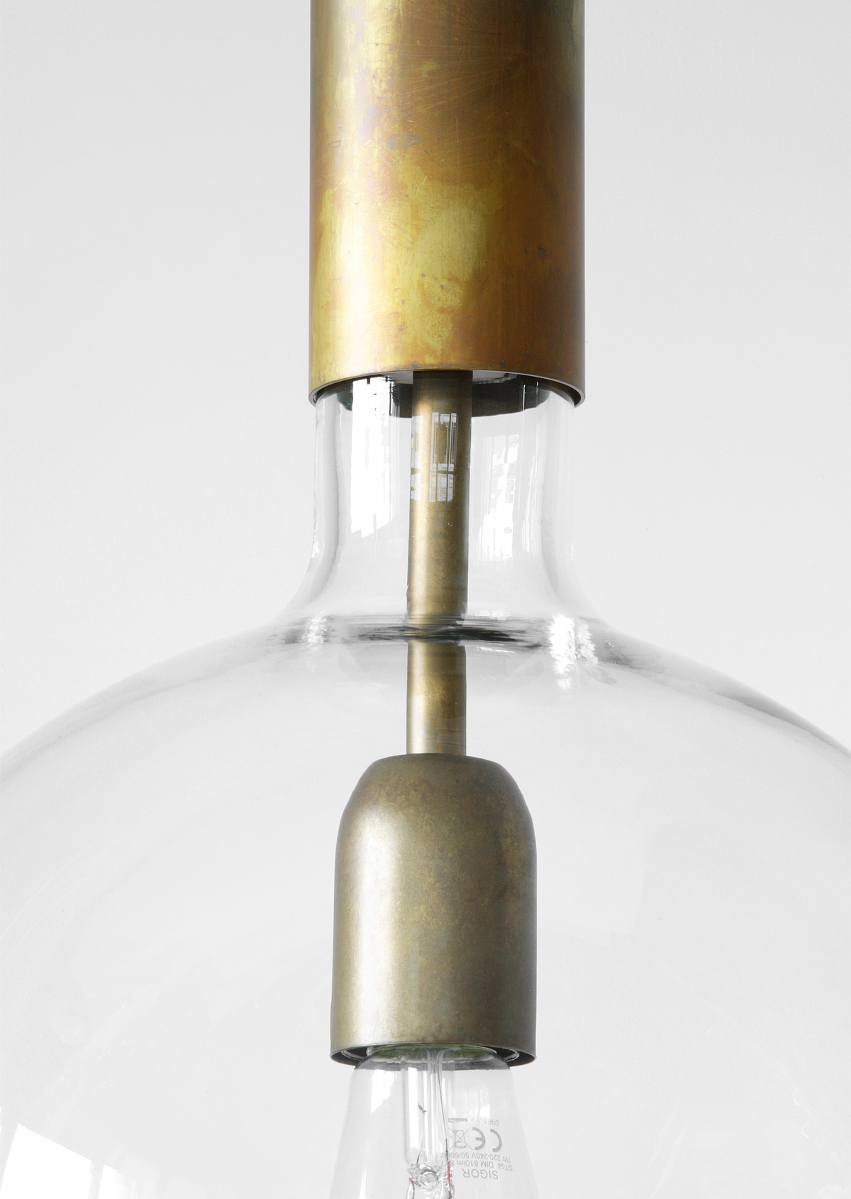 Exklusive Design-Kugelleuchte aus Glas und Messing ROSALIA: Kleines Modell in „Messing roh“