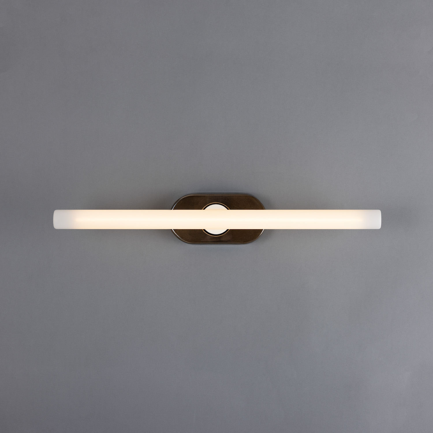 Minimalistische Wand- oder Spiegelleuchte aus Messing: Alt-Messing patiniert, Modell 2
