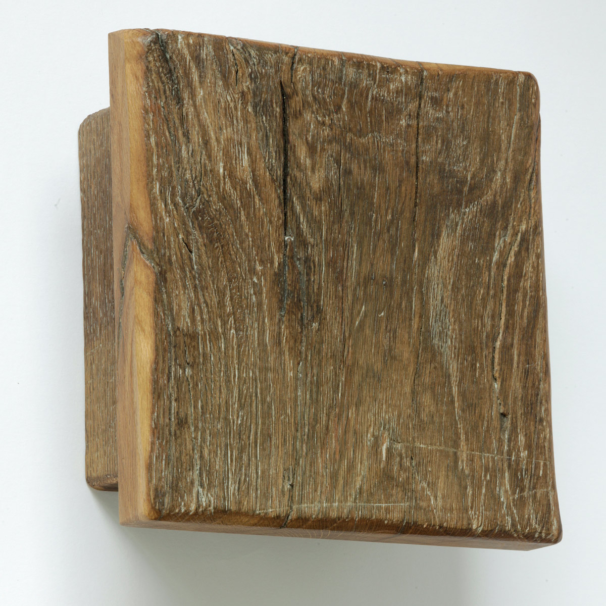 Quadratische Wandleuchte aus antikem Massivholz (20 cm): Wandfluter aus Massiv-Holz, Eiche antik Patina