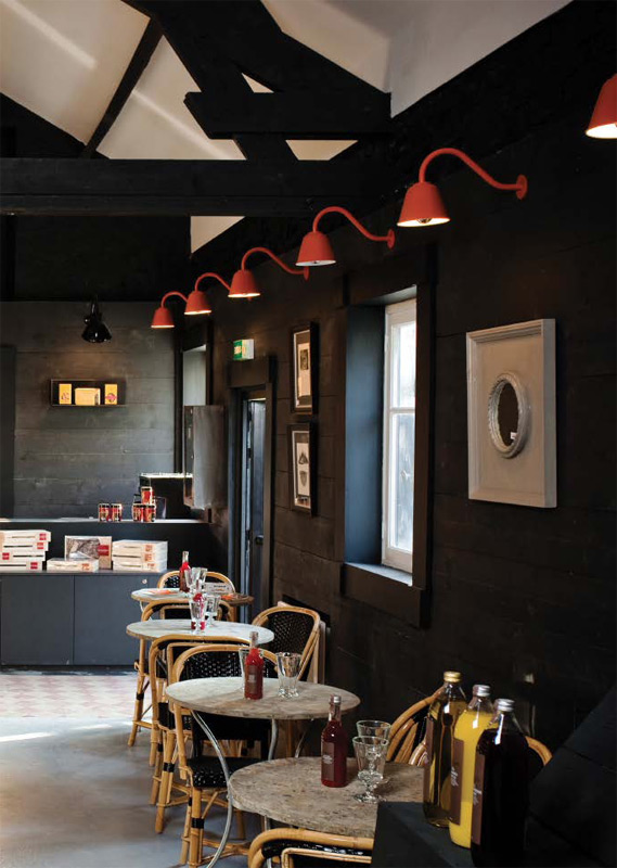 Bild 11: Kleine Wandleuchten in rot Kleine, zeitlose Wandleuchte BELL in acht Farben: Kleine Wandleuchten in rot