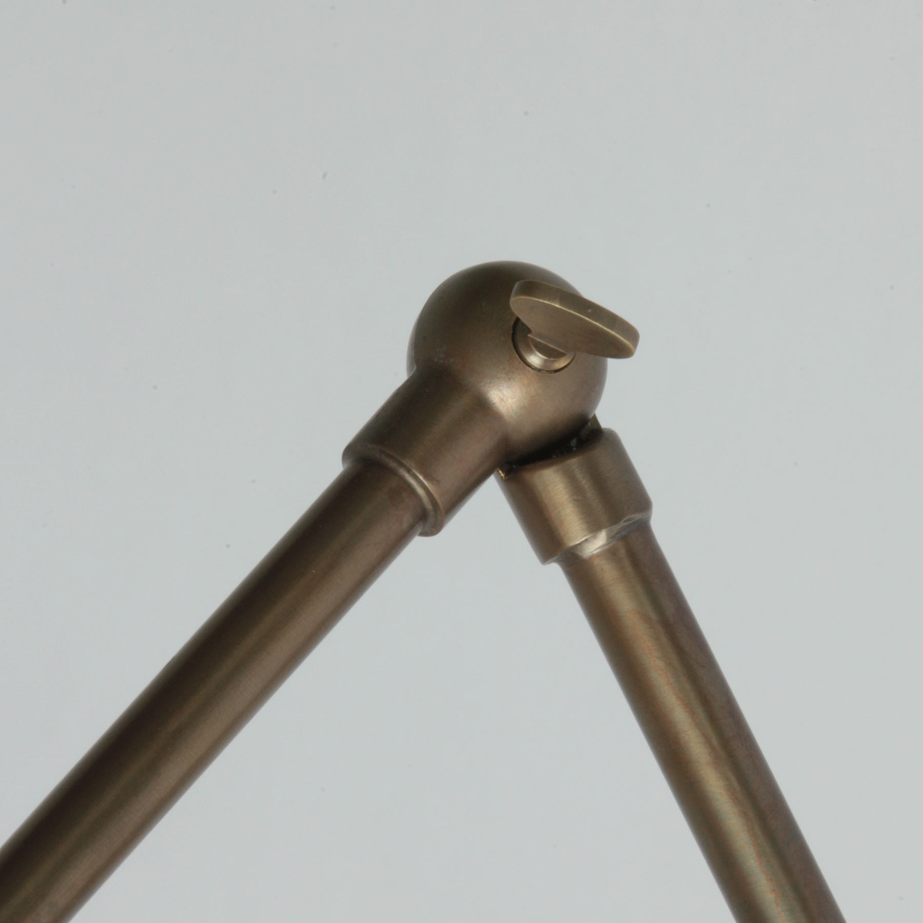 Bild 14: Messing dunkel brüniert Italienische Mid Century-Wandleuchte mit Messing-Gelenkarm: Messing dunkel brüniert