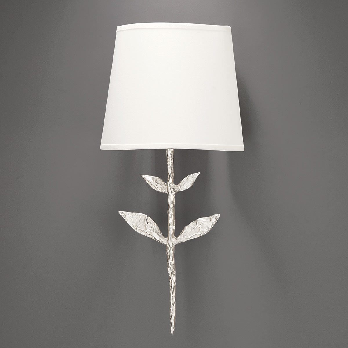 Kleine Bronzeguss-Wandleuchte PETITE SILVA mit Stoffschirm Kleine Bronzeguss-Wandleuchte PETITE SILVA mit Stoffschirm
