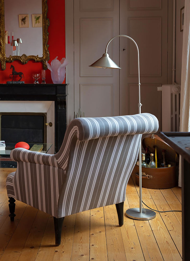 Bild 12: Eine schöne Stehleuchte am Lese-Sessel Französische Messing-Stehleuchte mit Bogen-Arm TOKYO: Eine schöne Stehleuchte am Lese-Sessel