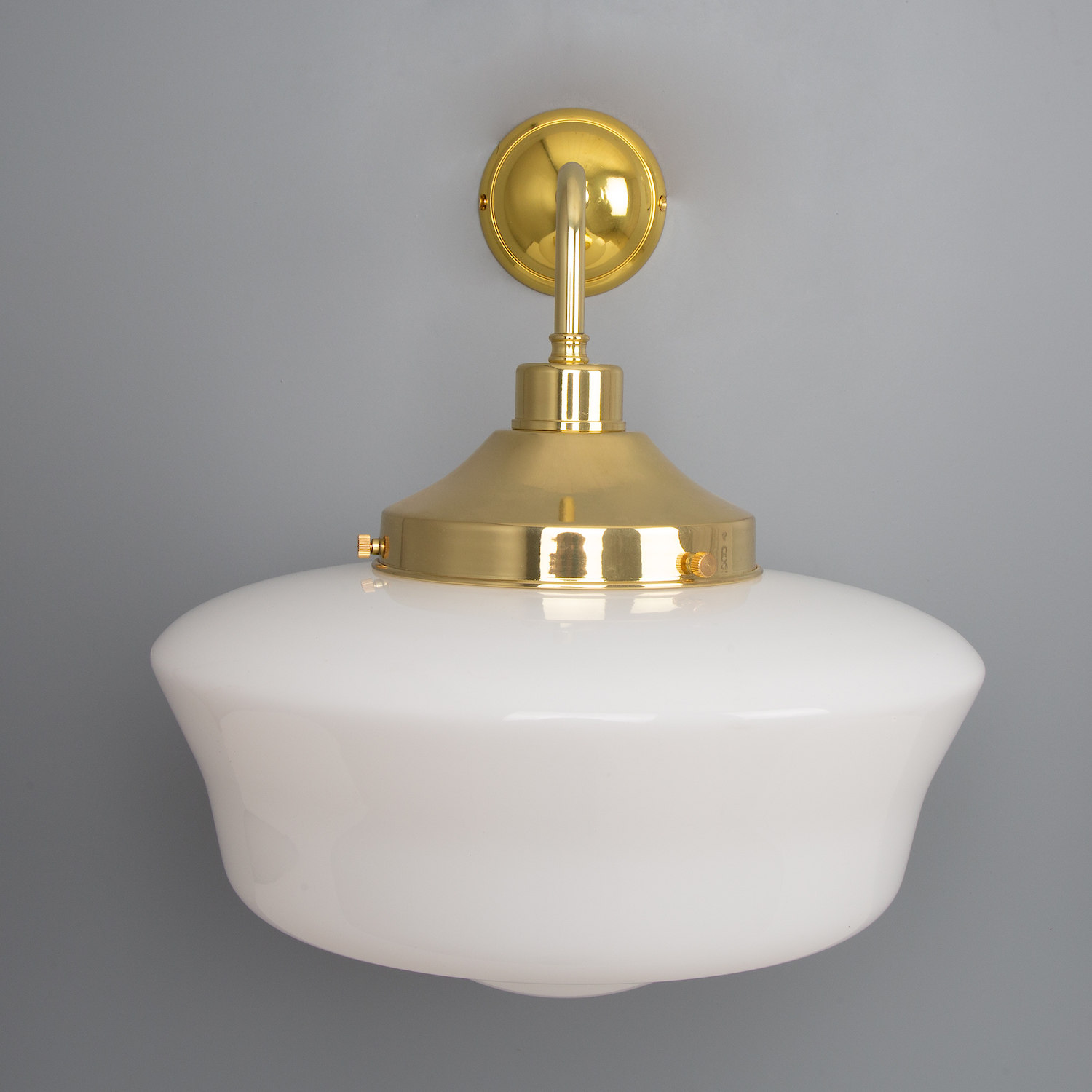 Vintage Wall Light With Stepped Opal Glass: Messing poliert