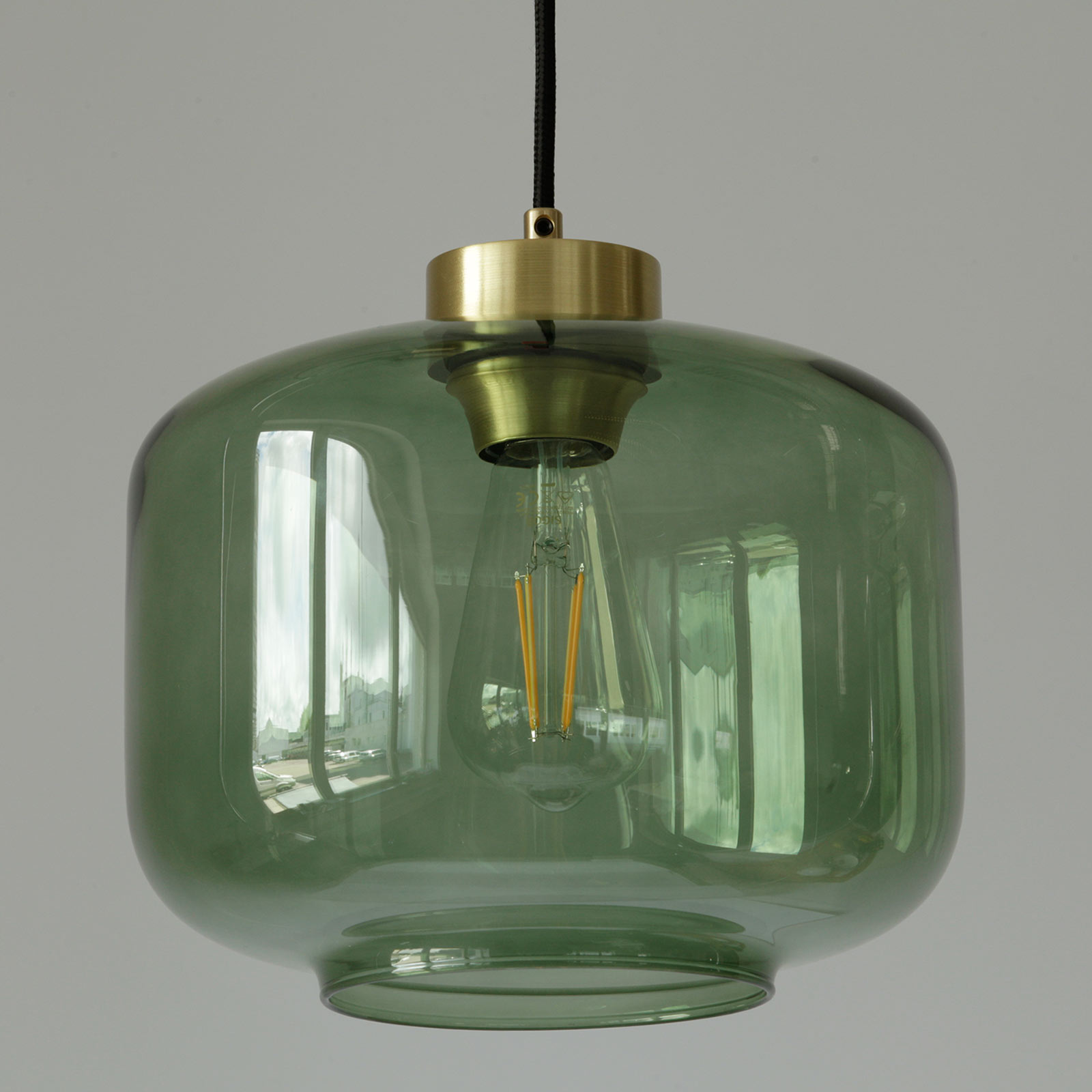 Bild 8: Pendelleuchte mit grünem Glas und Messing Glas-Pendelleuchte in verschiedenen Glasfarben DJAVA: Pendelleuchte mit grünem Glas und Messing