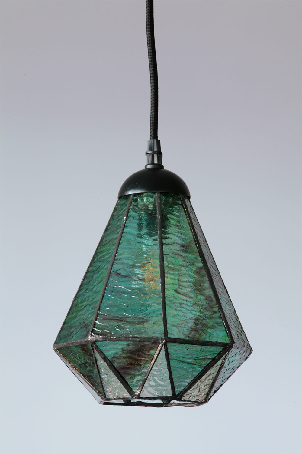 Bild 2: Grüne Glas-Hängeleuchte in Tiffany-Technik Tiffany-Hängeleuchte mit Schirm aus blau-grünem Glas: Grüne Glas-Hängeleuchte in Tiffany-Technik