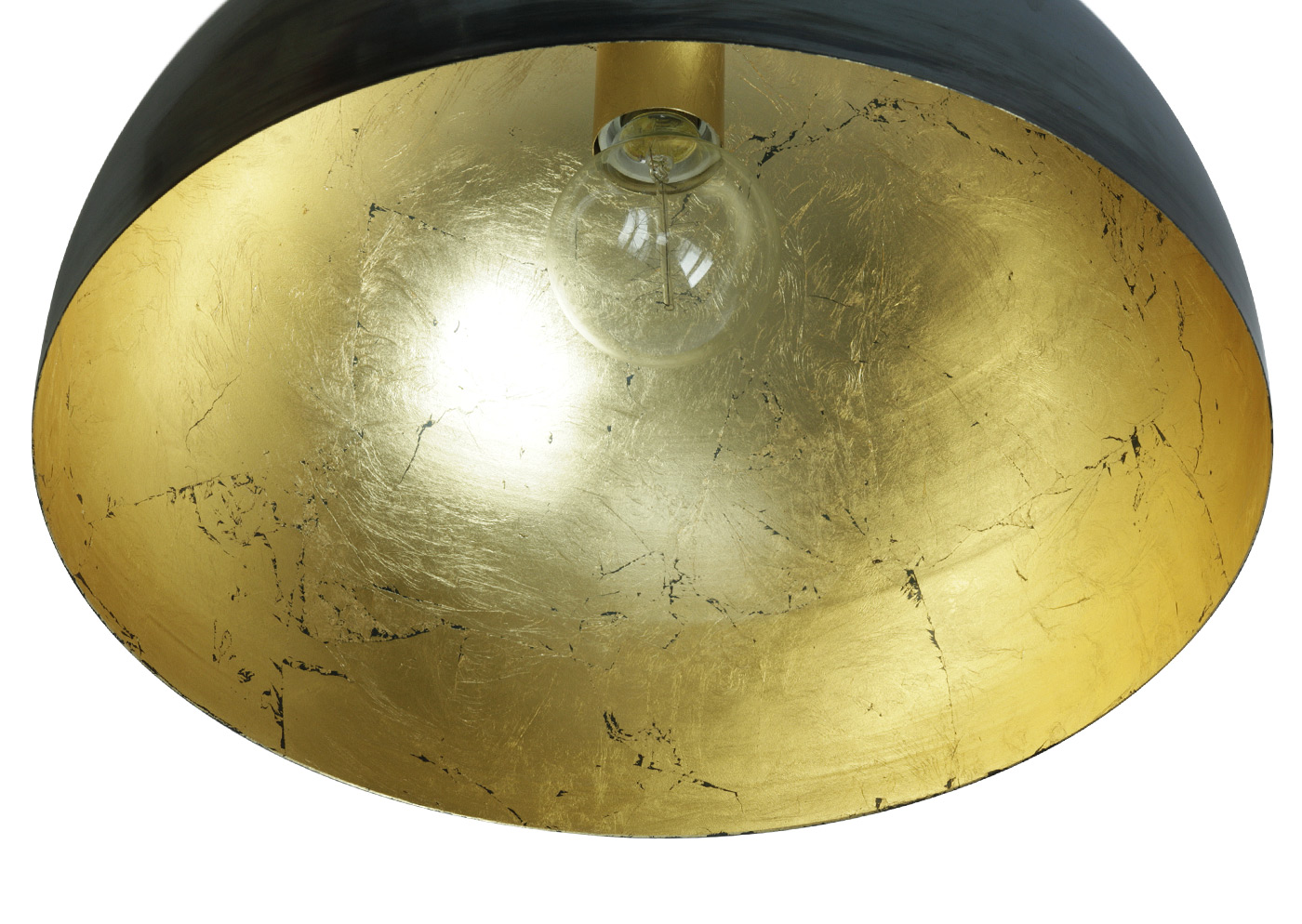 Handgefertigte Halbkugel-Hängeleuchte mit goldener Innenseite: Goldene Blattmessing-Innenseite, hier mit einer „Globe“-Glühbirne 60 Watt bestückt