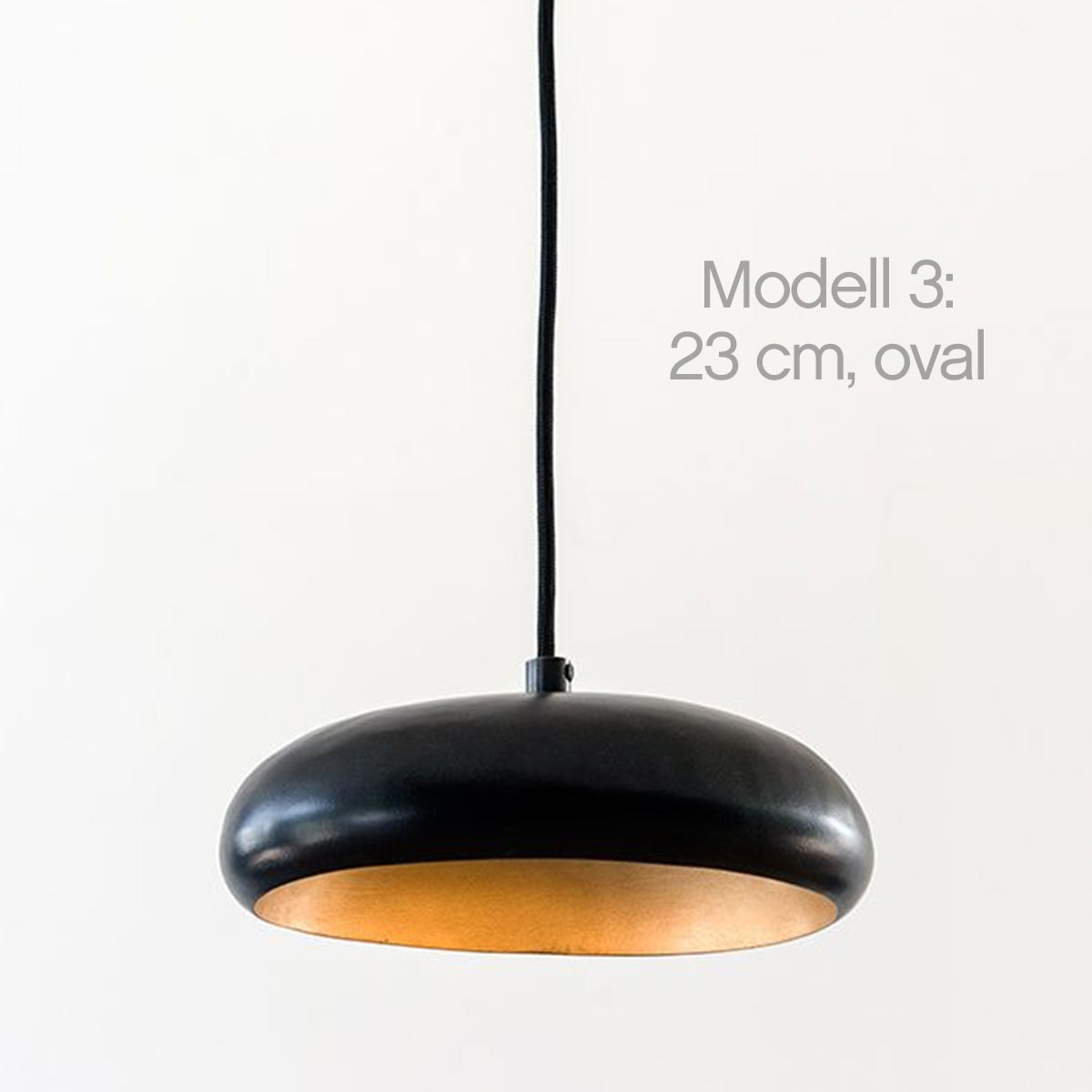Unregelmäßig abgerundete LED-Hängeleuchte GALET NOIR / drei Größen: Das ovale Modell 3 (Länge 23 cm)