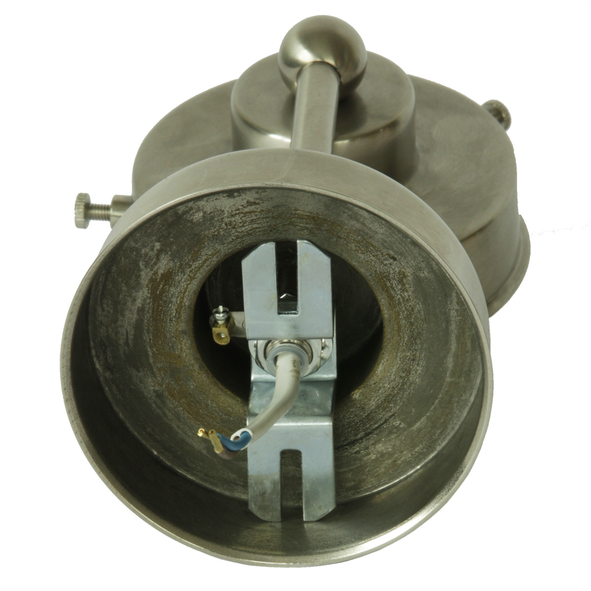 Bild 6: Wandmontage mit Wandschild in Messing vernickelt Kleine Kugel-Wandlampe mit Opalglas Ø 10 cm: Wandmontage mit Wandschild in Messing vernickelt