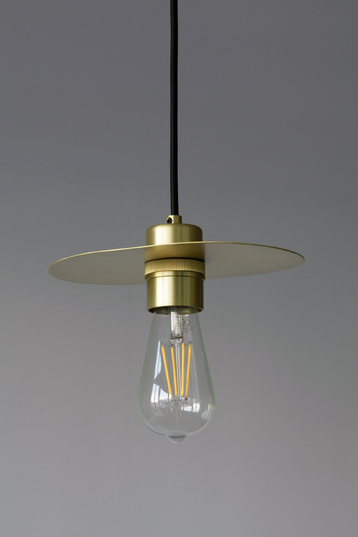 Elegante, einfache Reflektor-Pendelleuchte aus Messing, Bild 11 Elegante, einfache Reflektor-Pendelleuchte aus Messing, Bild 11