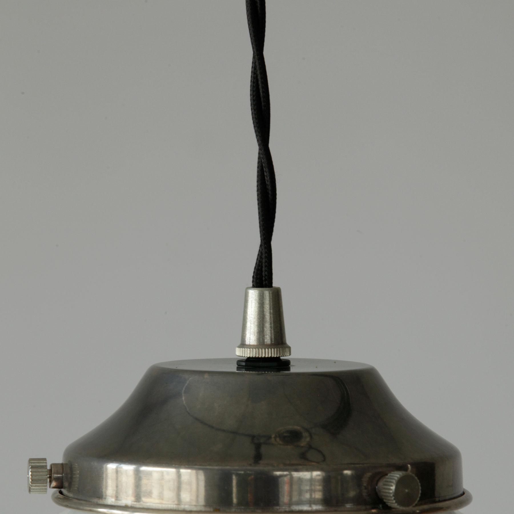 Bild 6: Glashalter, hier in Messing alt-silbern patiniert Nostalgische Pendelleuchte mit klarer Glaskugel, Ø 20, 25 oder 30 cm: Glashalter, hier in Messing alt-silbern patiniert