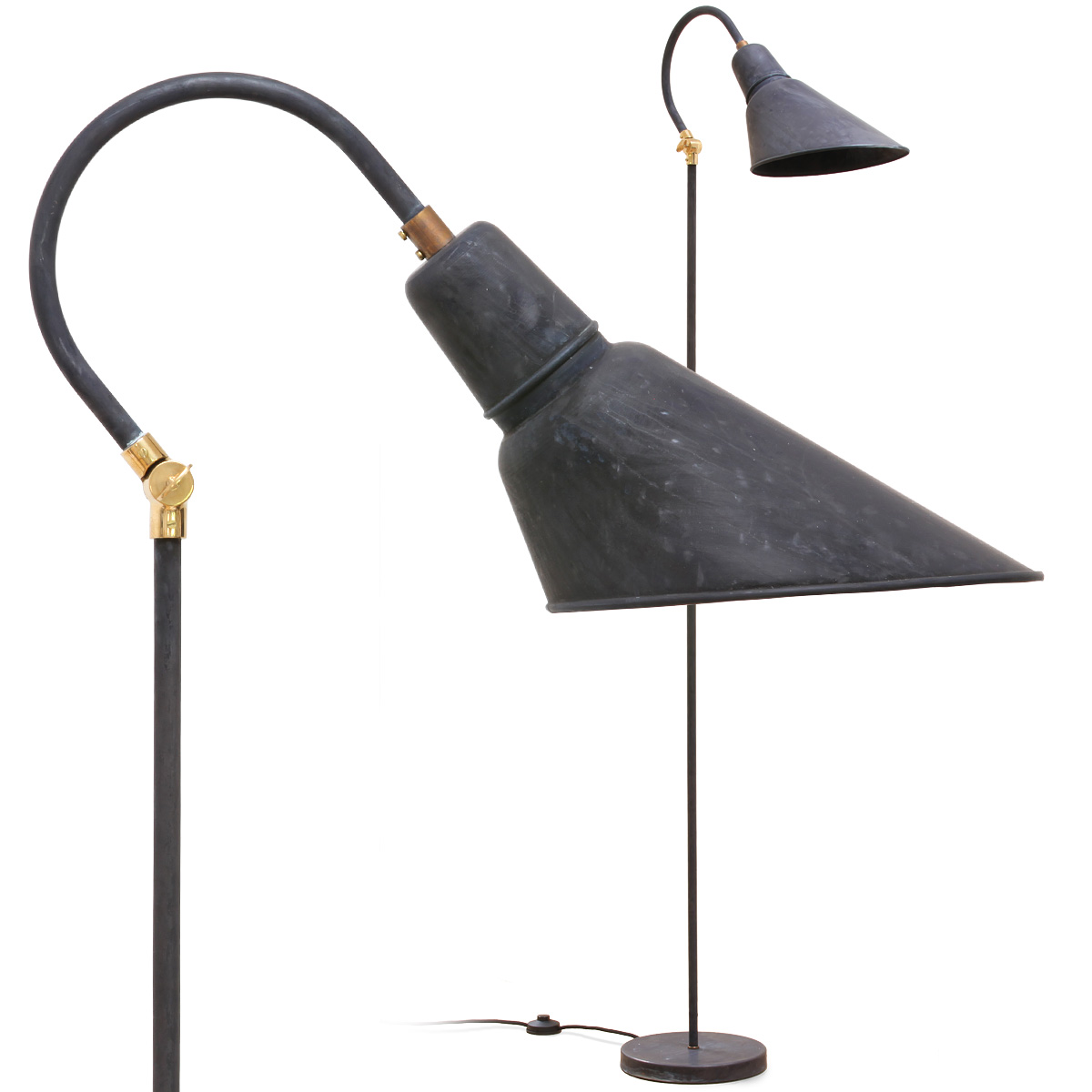 HAMBURG Stehlampe mit asymmetrischem Kegelschirm: Die Leselampe/Stehlampe HAMBURG, hier mit 180 cm Gesamthöhe in Kupfer Patina (Schirmtyp 306)