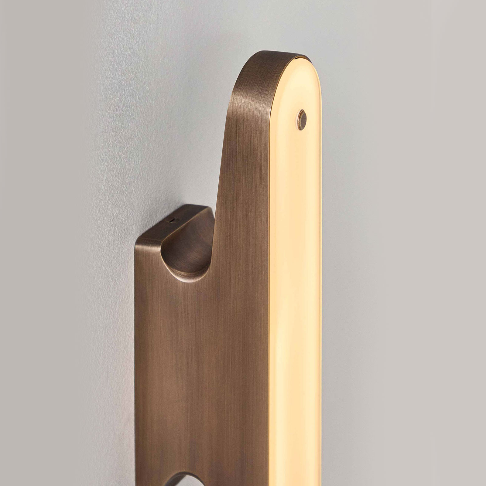 Bild 7:  Bronze antik patiniert Nautische Bronzeguss-Wandleuchte CLEAT für Bad und Spiegel:  Bronze antik patiniert