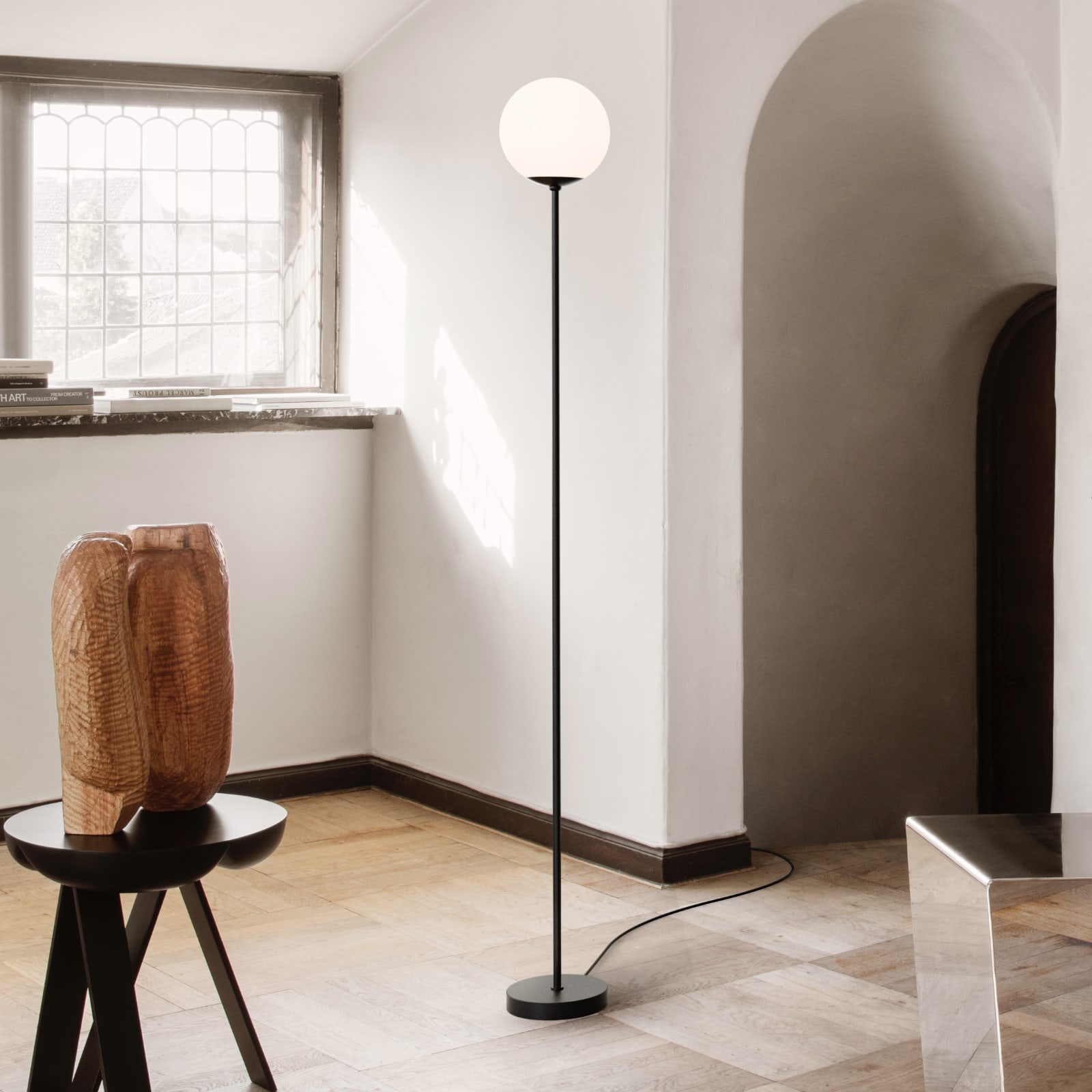 Minimalistische Kugel-Stehleuchte 1081 von Gino Sarfatti Minimalistische Kugel-Stehleuchte 1081 von Gino Sarfatti