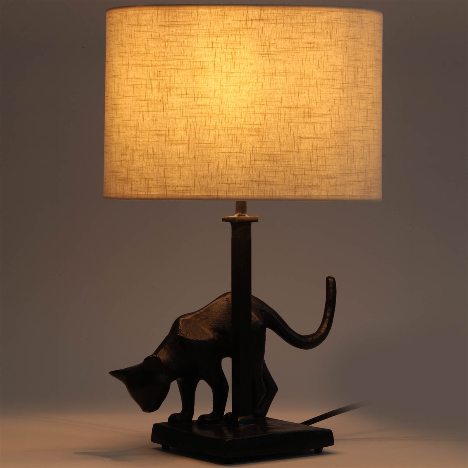 Bronzeguss-Leuchte LILI mit Katzenskulptur und Stoffschirm: Bronze brüniert, Textilschirm-Ausführung Écrue