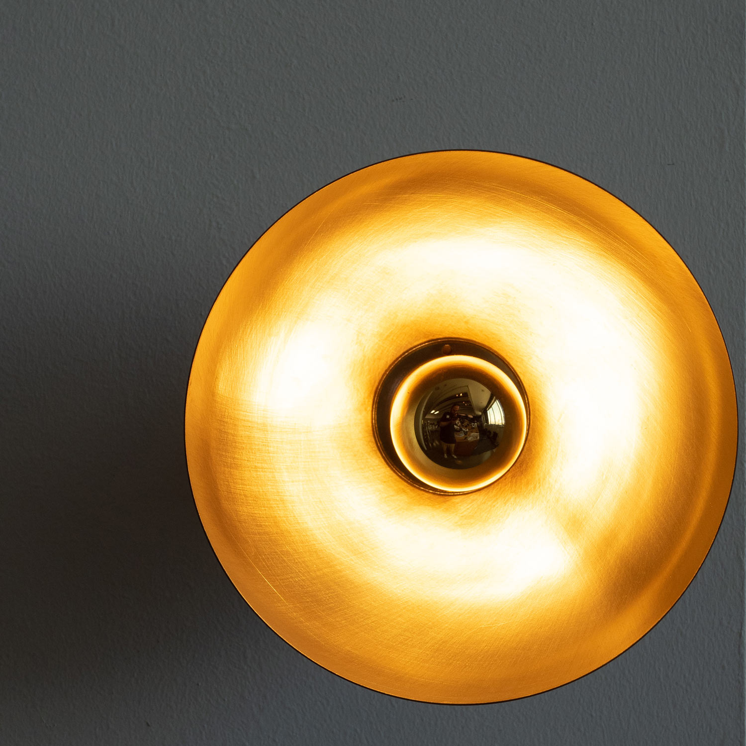 Kleine Halbkugel-Deckenleuchte BOWLY aus Messing, Ø 18 cm, Bild 4