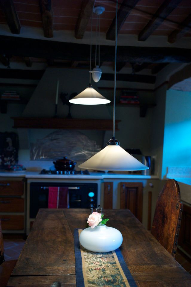 Tisch-Pendelleuchte mit Kegelschirm aus Porzellan COBB, Bild 16