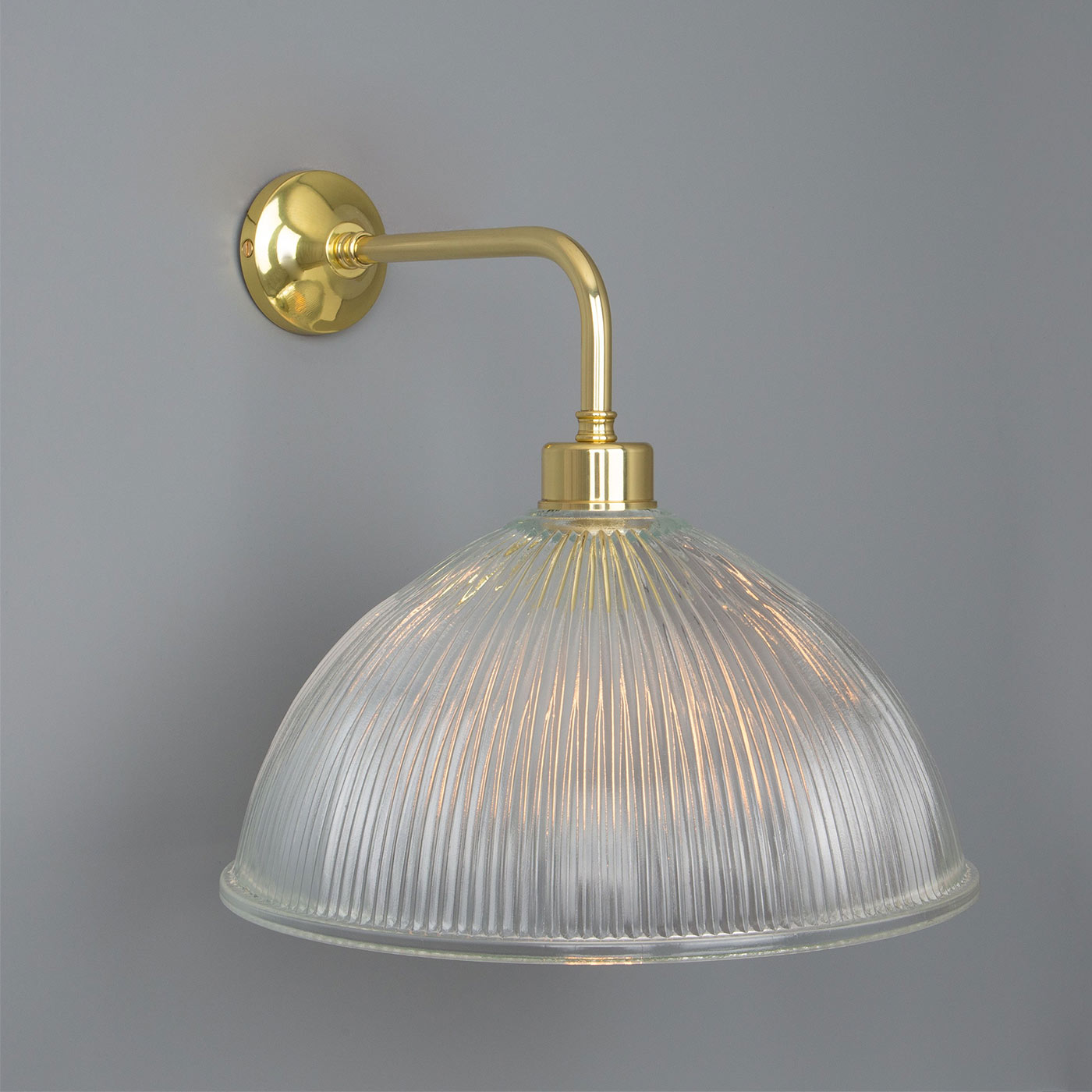 Bild 7: Messing poliert Wandleuchte mit großem prismatischem Glasschirm Ø 30 cm: Messing poliert