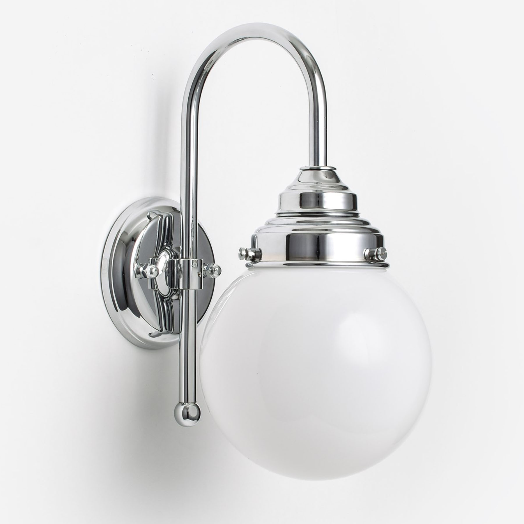 Small bathroom wall lamp with glass ball on arc arm (Ø 15 / 20 cm)