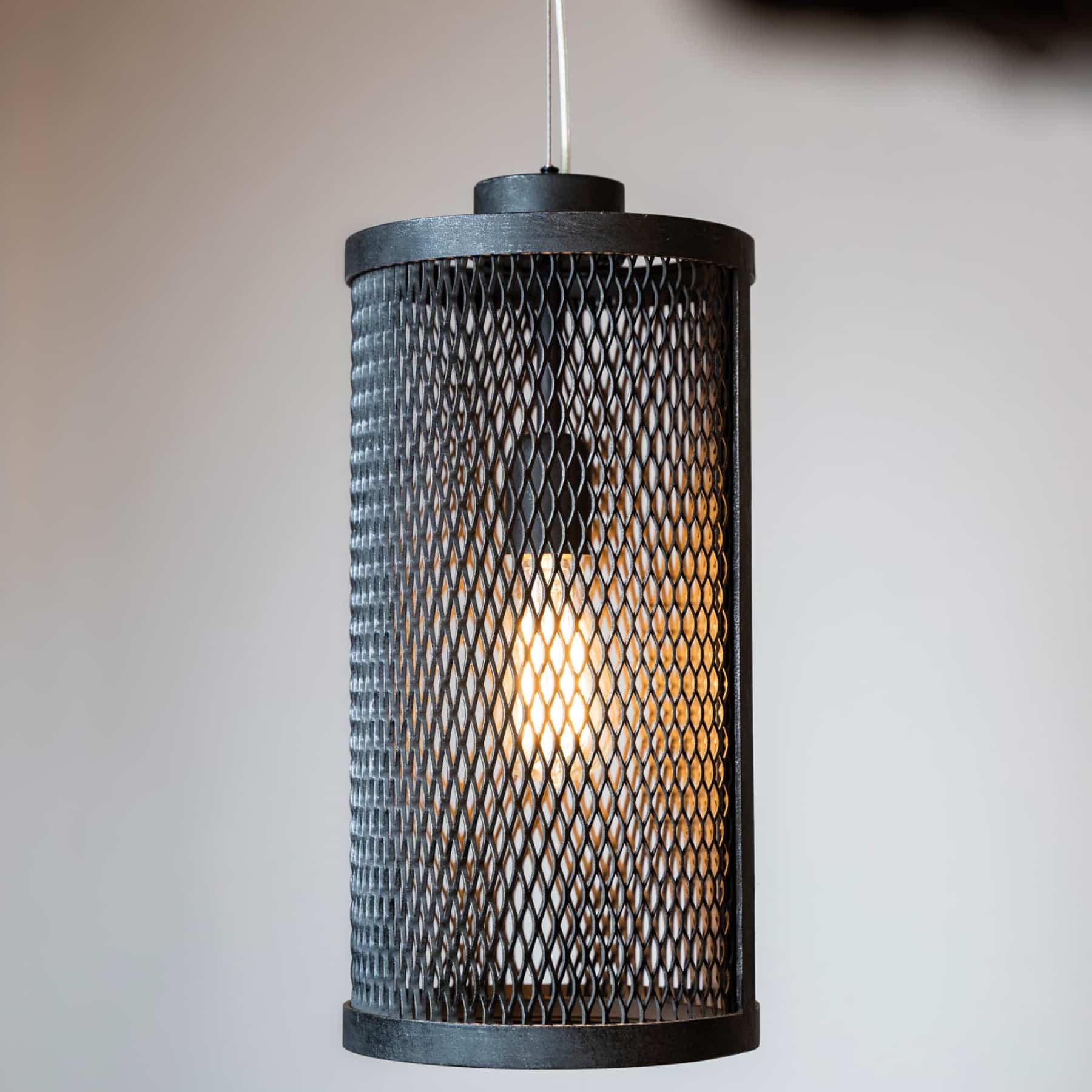 Massive Käfig-Hängeleuchte mit zylindrischem Gitter-Schirm HL2680 Massive Käfig-Hängeleuchte mit zylindrischem Gitter-Schirm HL2680
