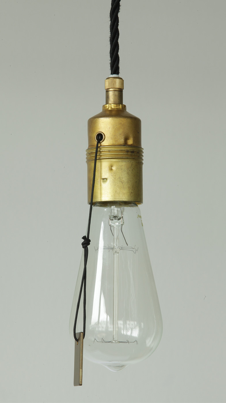 Schlichte Fassungs-Hängeleuchte, auch mit Zugschalter SINGLE: Einfache Fassungs-Hängeleuchte, Modell 2 mit Zugschalter, abgebildet mit „Edison“-Deko-Leuchtmittel