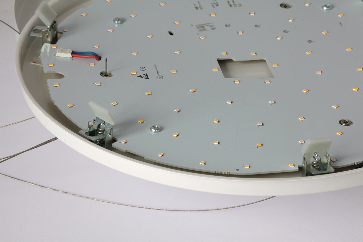 Große LED-Hängeleuchte ERIK mit rundem Opalglasschirm, Ø bis 54 cm, Bild 10