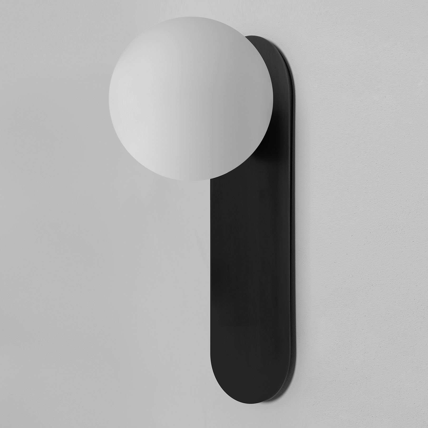 Minimalistische Design-Wandleuchte mit satinierter Glaskugel ADRION, Bild 7 Minimalistische Design-Wandleuchte mit satinierter Glaskugel ADRION, Bild 7