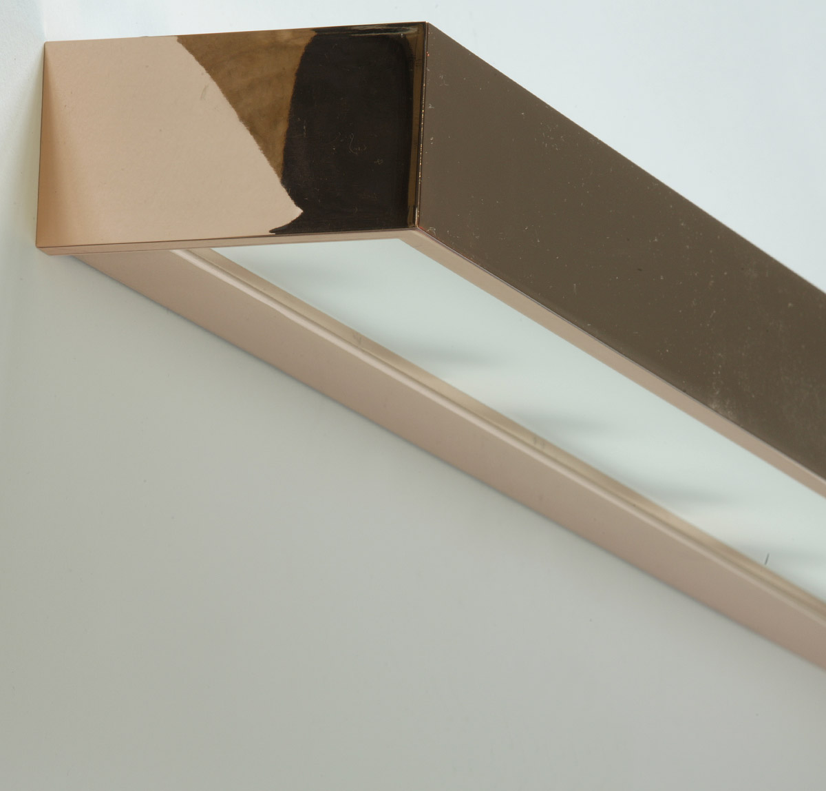 Up & Down-Wandleuchte aus Kupfer für Bad und Spiegel: Modell 5 mit 60 cm: Lange Badspiegel-Wandleuchte aus poliertem Kupfer
