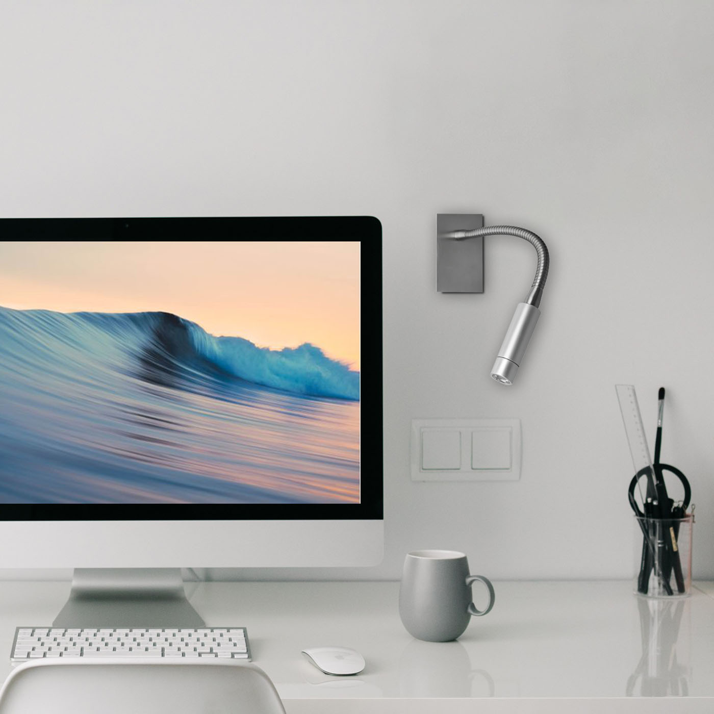 Lese-Wandstrahler mit Flexarm zur Einbau-Montage AL44: Das Modell ohne Schalter in Nickel glänzend.