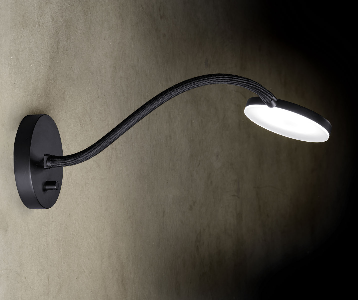 Bild 6: Hier mit schwarzer Oberfläche und schwarzem Flexarm Wandleuchte FLEX W mit Flexarm, High End-LED und Drehdimmer: Hier mit schwarzer Oberfläche und schwarzem Flexarm