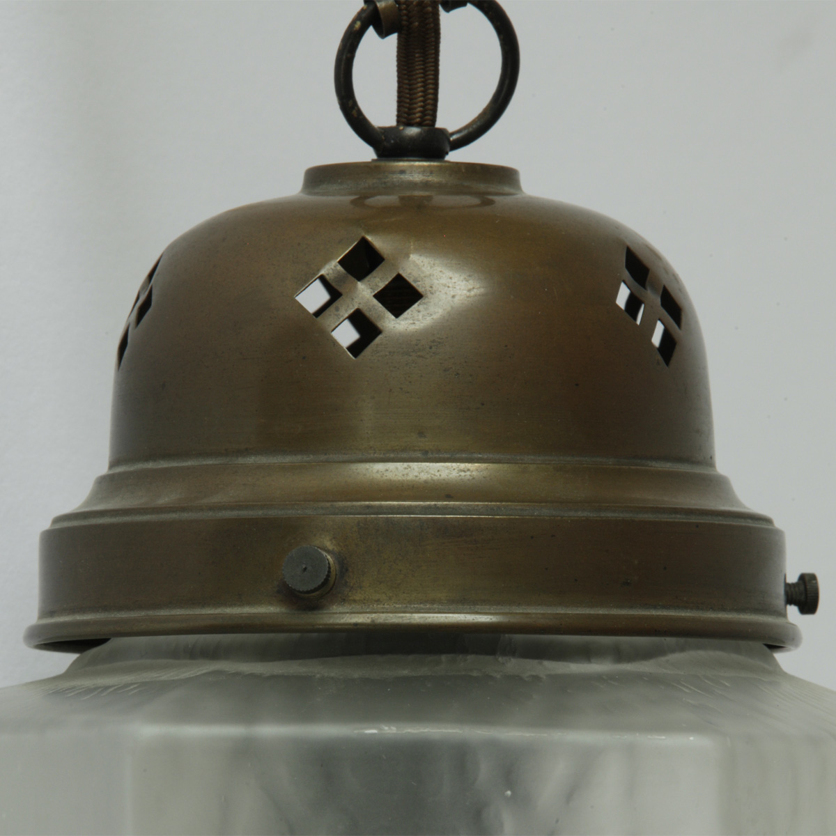 Fig. 4: Glashalter aus Messing mit Abluftlöchern Antique Art Nouveau Pendant Lamp, Germany, ca. 1910 – SOLD: Glashalter aus Messing mit Abluftlöchern