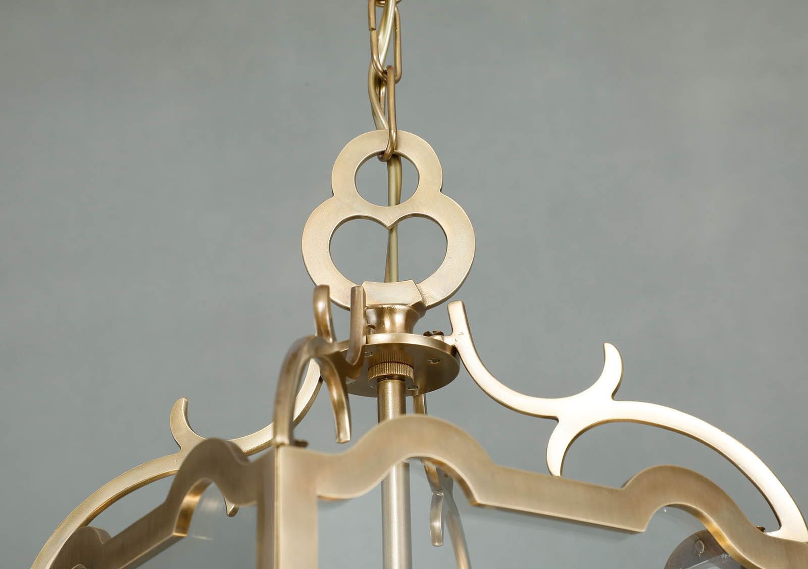 Vierseitige Hänge-Laterne mit barocken Dekor-Elementen, Bild 4 Vierseitige Hänge-Laterne mit barocken Dekor-Elementen, Bild 4